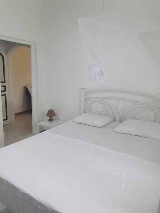 Le Sable Bleu - Evasion Tropicale A Sainte-Anne - Plage 5Min - Piscine - Parking - Logement Climatise - Vue Sur Les Palmiers - Parfait Pour Sejours En Famille Ou Entre Amis Dış mekan fotoğraf