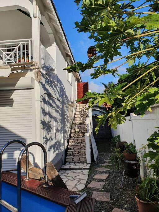 Le Sable Bleu - Evasion Tropicale A Sainte-Anne - Plage 5Min - Piscine - Parking - Logement Climatise - Vue Sur Les Palmiers - Parfait Pour Sejours En Famille Ou Entre Amis Dış mekan fotoğraf
