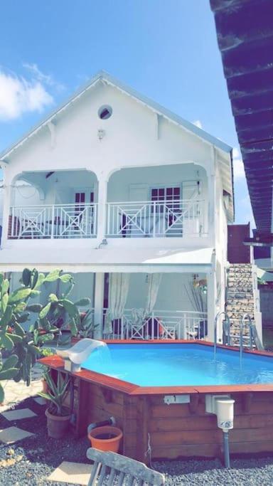 Le Sable Bleu - Evasion Tropicale A Sainte-Anne - Plage 5Min - Piscine - Parking - Logement Climatise - Vue Sur Les Palmiers - Parfait Pour Sejours En Famille Ou Entre Amis Dış mekan fotoğraf