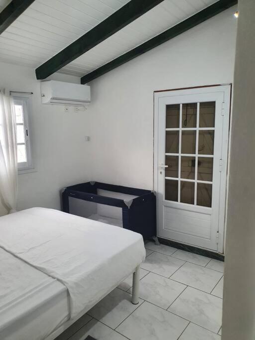 Le Sable Bleu - Evasion Tropicale A Sainte-Anne - Plage 5Min - Piscine - Parking - Logement Climatise - Vue Sur Les Palmiers - Parfait Pour Sejours En Famille Ou Entre Amis Dış mekan fotoğraf