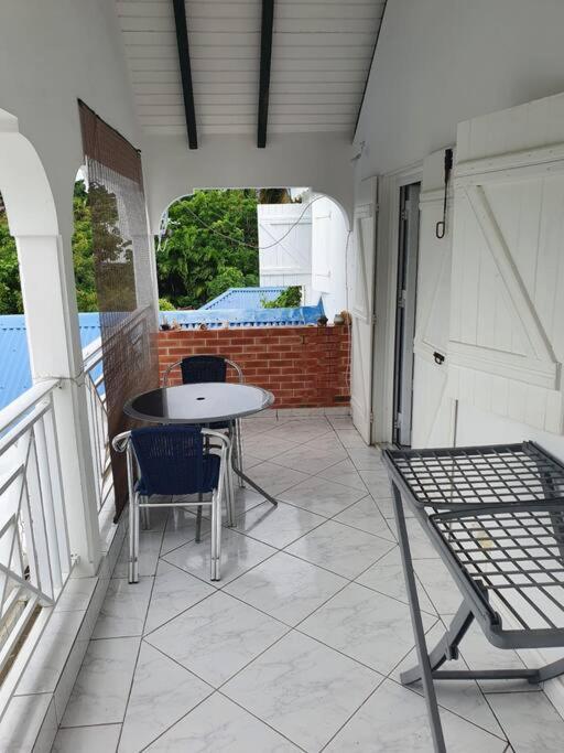 Le Sable Bleu - Evasion Tropicale A Sainte-Anne - Plage 5Min - Piscine - Parking - Logement Climatise - Vue Sur Les Palmiers - Parfait Pour Sejours En Famille Ou Entre Amis Dış mekan fotoğraf