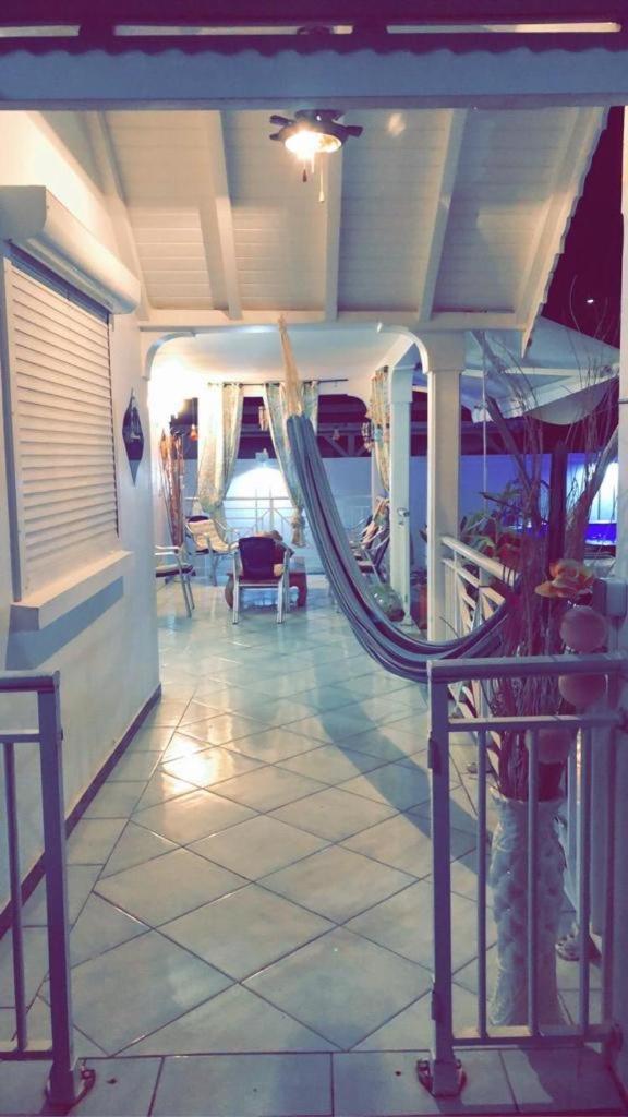Le Sable Bleu - Evasion Tropicale A Sainte-Anne - Plage 5Min - Piscine - Parking - Logement Climatise - Vue Sur Les Palmiers - Parfait Pour Sejours En Famille Ou Entre Amis Dış mekan fotoğraf