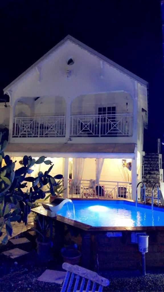 Le Sable Bleu - Evasion Tropicale A Sainte-Anne - Plage 5Min - Piscine - Parking - Logement Climatise - Vue Sur Les Palmiers - Parfait Pour Sejours En Famille Ou Entre Amis Dış mekan fotoğraf