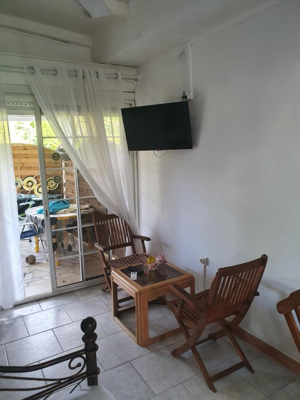 Le Sable Bleu - Evasion Tropicale A Sainte-Anne - Plage 5Min - Piscine - Parking - Logement Climatise - Vue Sur Les Palmiers - Parfait Pour Sejours En Famille Ou Entre Amis Dış mekan fotoğraf