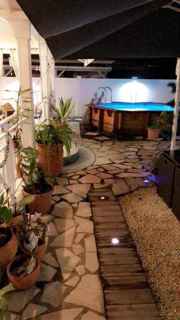Le Sable Bleu - Evasion Tropicale A Sainte-Anne - Plage 5Min - Piscine - Parking - Logement Climatise - Vue Sur Les Palmiers - Parfait Pour Sejours En Famille Ou Entre Amis Dış mekan fotoğraf