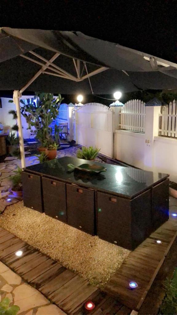 Le Sable Bleu - Evasion Tropicale A Sainte-Anne - Plage 5Min - Piscine - Parking - Logement Climatise - Vue Sur Les Palmiers - Parfait Pour Sejours En Famille Ou Entre Amis Dış mekan fotoğraf